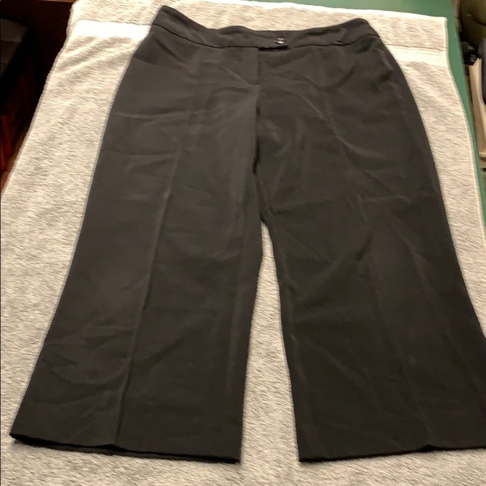 White House Black Market cropped Capris size 6